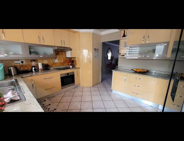 4 BEDROOM CLUSTER FOR SALE IN LIEFDE EN VREDE